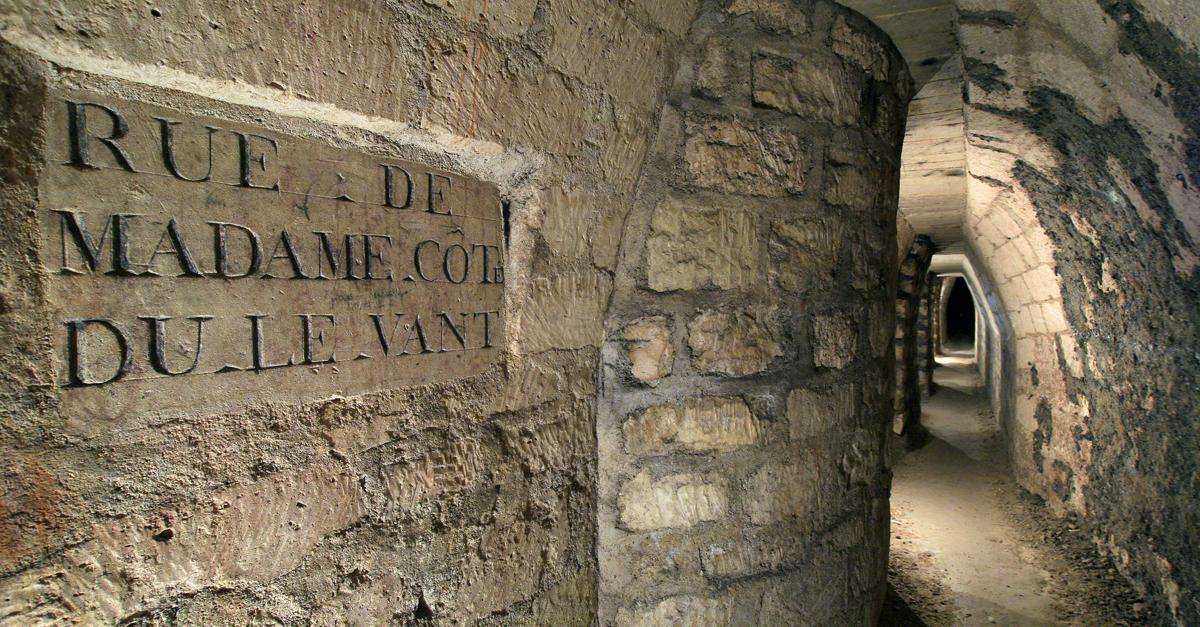 Hotel near the Catacombs of Paris, history and info